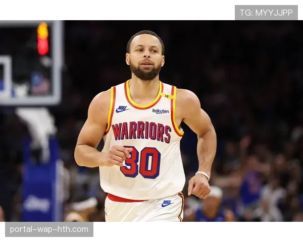 特写:关键时刻,库里与格林经典“手递手”战术再度命中关键球